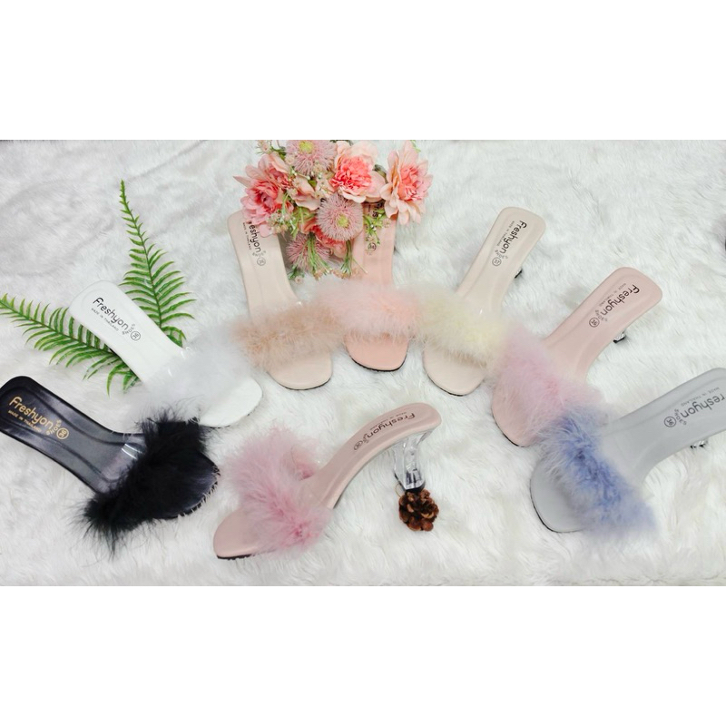 รองเท้าผู้หญิงส้นแก้วสูง 2.5 นิ้ว ขนฟรุ้งฟริ้งน่ารักมาก