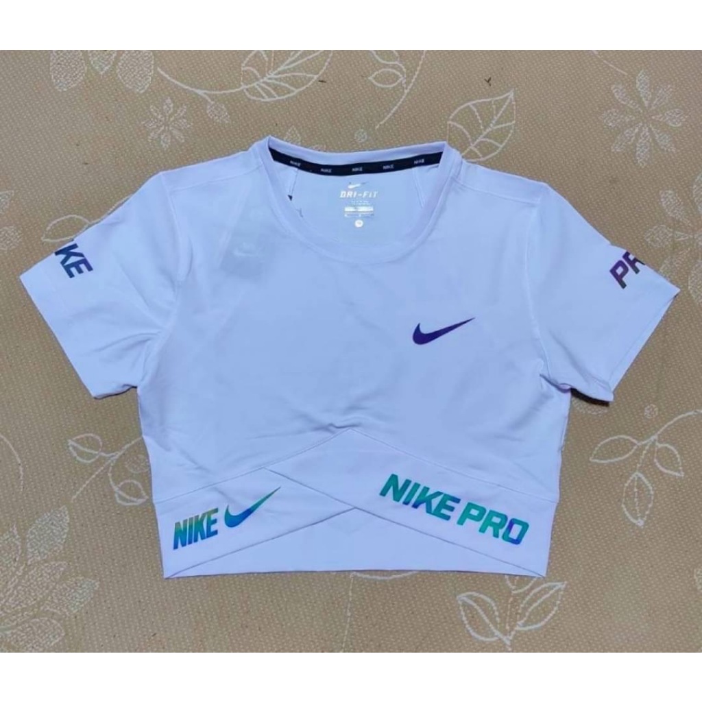 เสื้อกีฬาหญิง เสื้อทรงคอปเข้ารูป