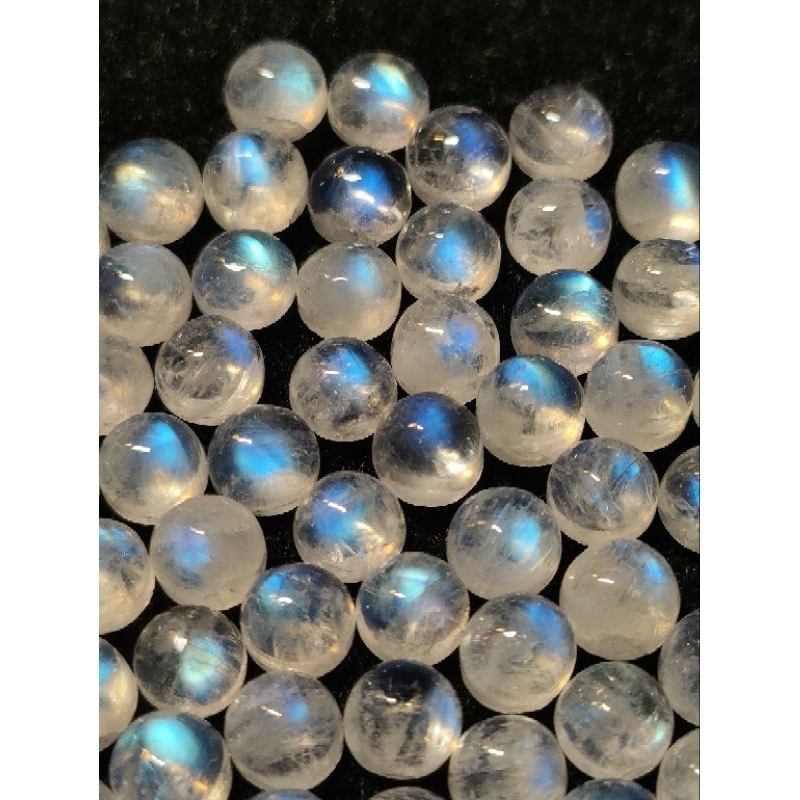 ❄️ มูนสโตน หลังเบี้ยขนาดเล็ก เหลือบเเสงสีฟ้าชัดๆ สวยๆ / ขนาดประมาณ 5×5×3 mm. +- ( ราคาต่อชิ้น )( MoonStone )