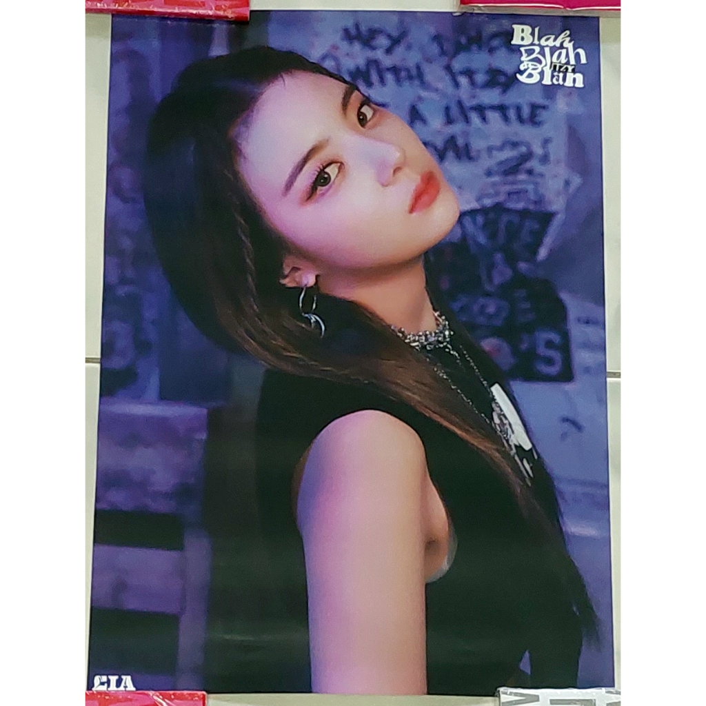 Poster ลีอา ของแท้ POB ร้าน MIDZY JP จาก อัลบั้ม ญี่ปุ่น ITZY - Blah Blah Blah Japanese Album โปสเตอร์ Kpop Lia