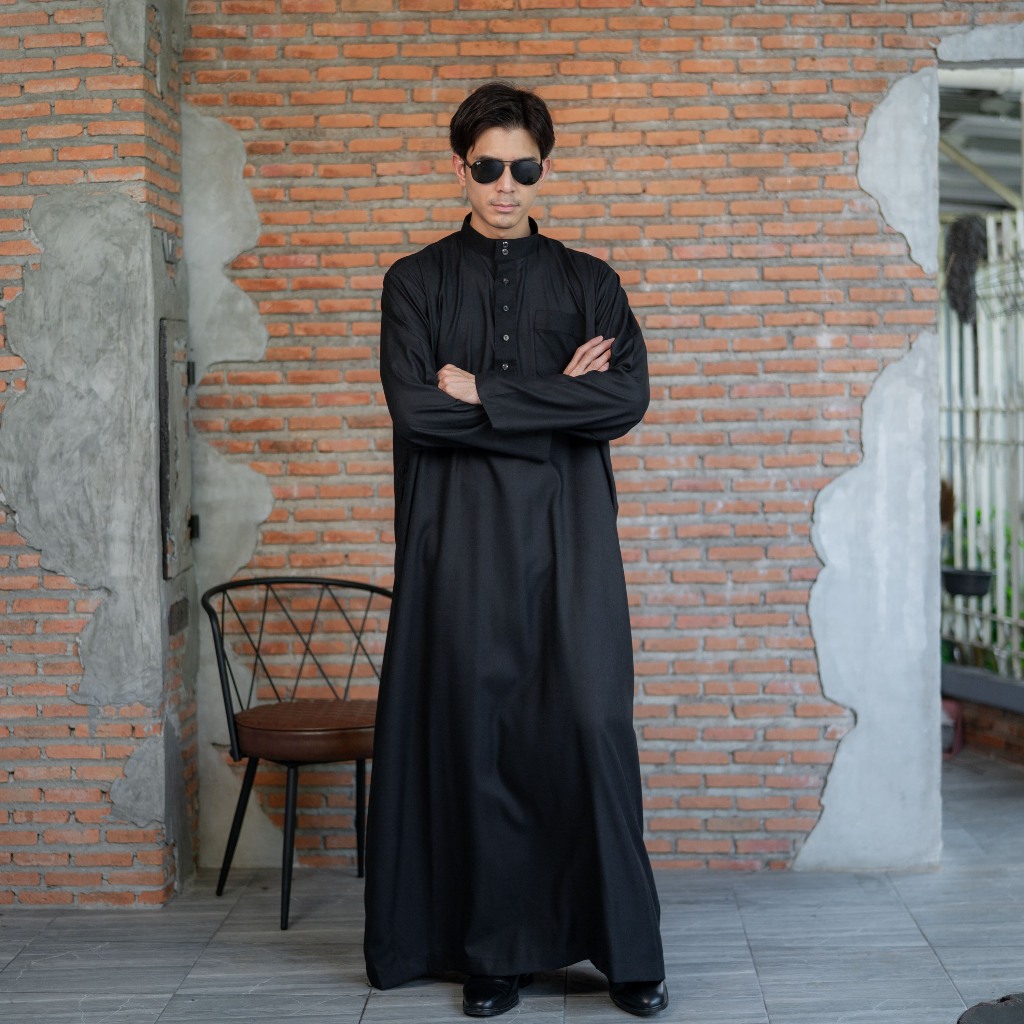 โต๊ปสีดำแขนยาว งานแบรนด์ DAFFAH ทรงคอตั้งสุดเท่ งานเนื้อผ้าคอตตอนผสมโพลีเอสเตอร์ AE51วาริสมุสลิม
