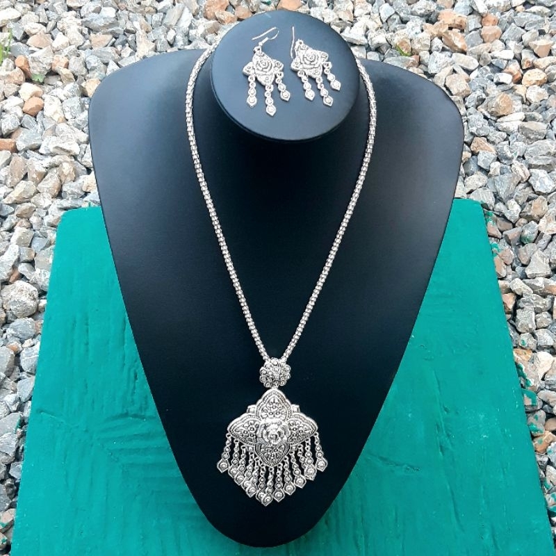 สร้อยคอจี้ดอกไม้สวยๆ🌺 สร้อยคอล้านนา สร้อยคอชุดไทย พร้อมต่างหูเข้าเซทกันสวยงาม งานปราณีต สร้อยคอ By L