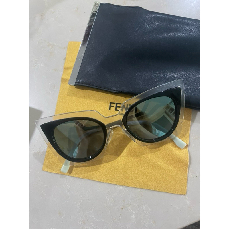 [มือสอง ของแท้100%] แว่นกันแดด Fendi Orchidea Crystal Black Azure