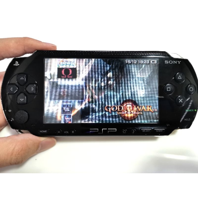 PSP มือสอง แปลงแล้ว รุ่น 1000 ลงเกมไว้เต็ม  ปิดเครื่องเกมไม่หาย มี efootball​ 2024​ อัพเดทตลาดซื้อขายล่าสุด