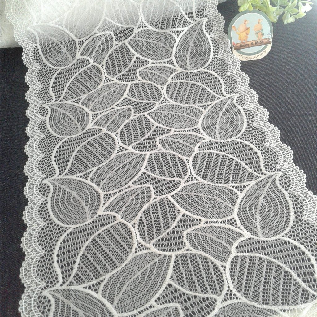 ลูกไม้ยืด สีขาว Taiwan Lace หน้ากว้าง 23 ซม. ราคา หลาละ 60 บาท / ลูกไม้ ผ้าลูกไม้ ลูกไม้วินเทจ