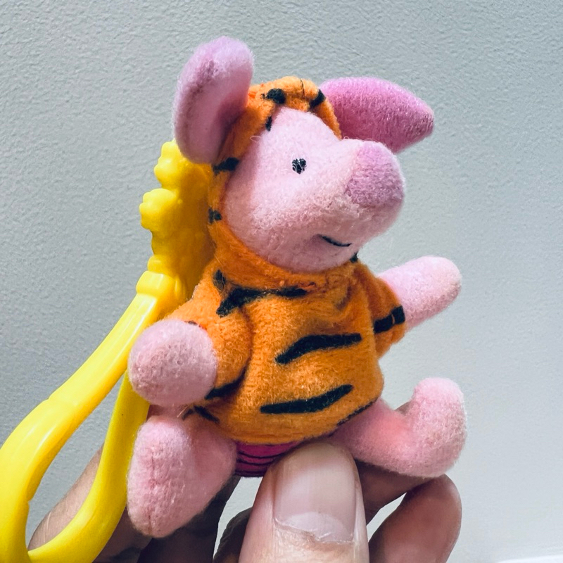 พวงกุญแจ ตุ๊กตา หมู พิกเร็ท ใส่ชุด เสือ ทิกเกอร์ ดิสนีย์ แมคโดนัลด์ Piglet wear Tigger suit Disney M