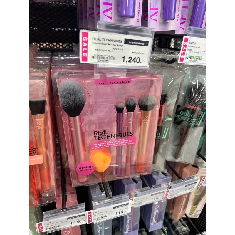 เซ็ตแปรง 4ชิ้นมาพร้อมฟองน้ำ R eal tec hniq ues แปรงแต่งหน้า ปัดแป้ง แก้ม แต่งตา [ รีวิวเก่าโดนลบ‼️]