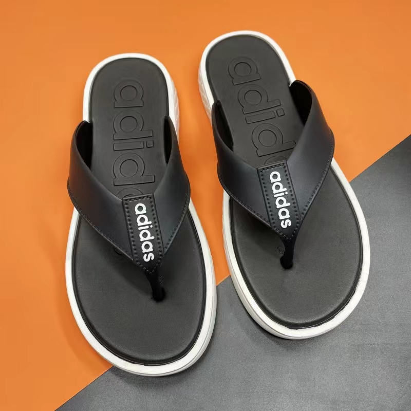 สไตล์ใหม่Adidasรองเท้าแตะผู้ชายสไตล์สปอร์ตนุ่มและสวมใส่สบาย(แนะนำลูกค้าเพิ่มอีก1-2ไซส์)