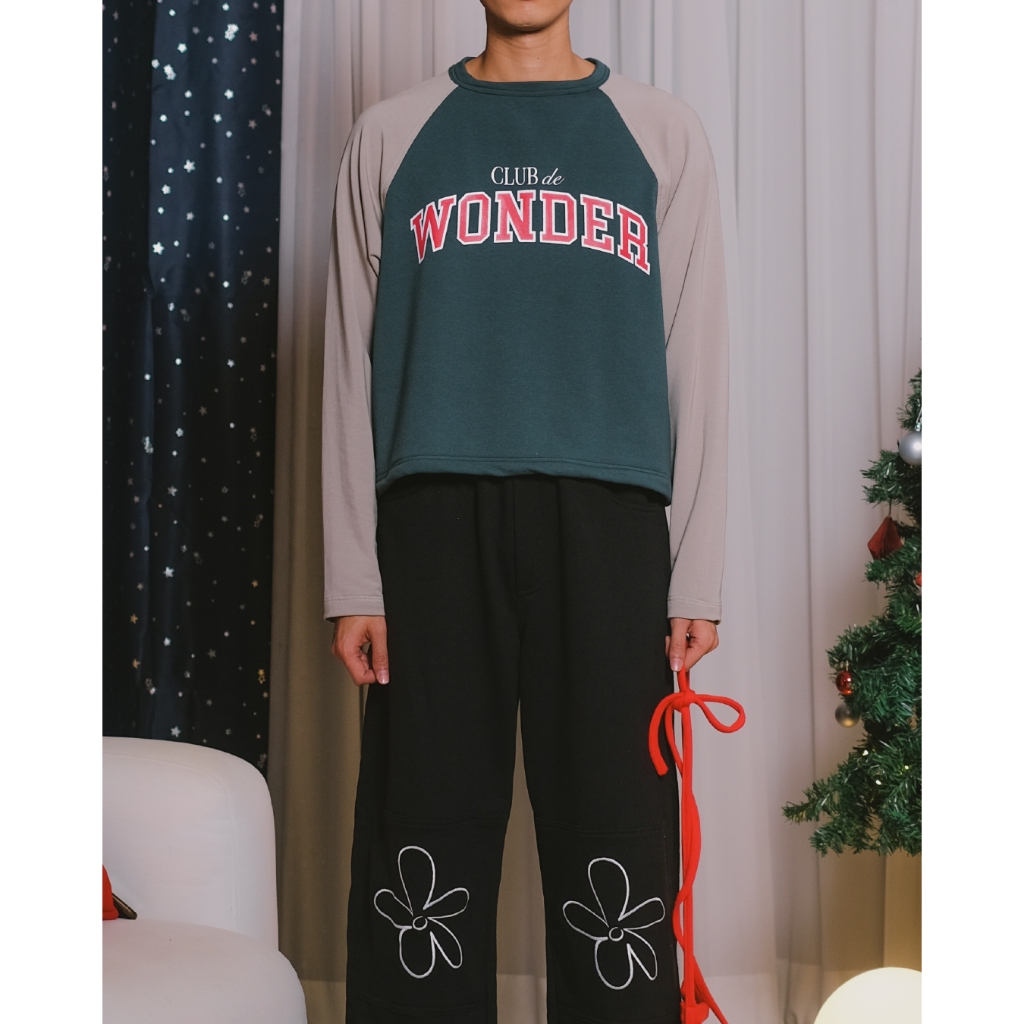 CLUB 55 ‘Club de Wonder’ Crop-Logsleeved T in Moss Green