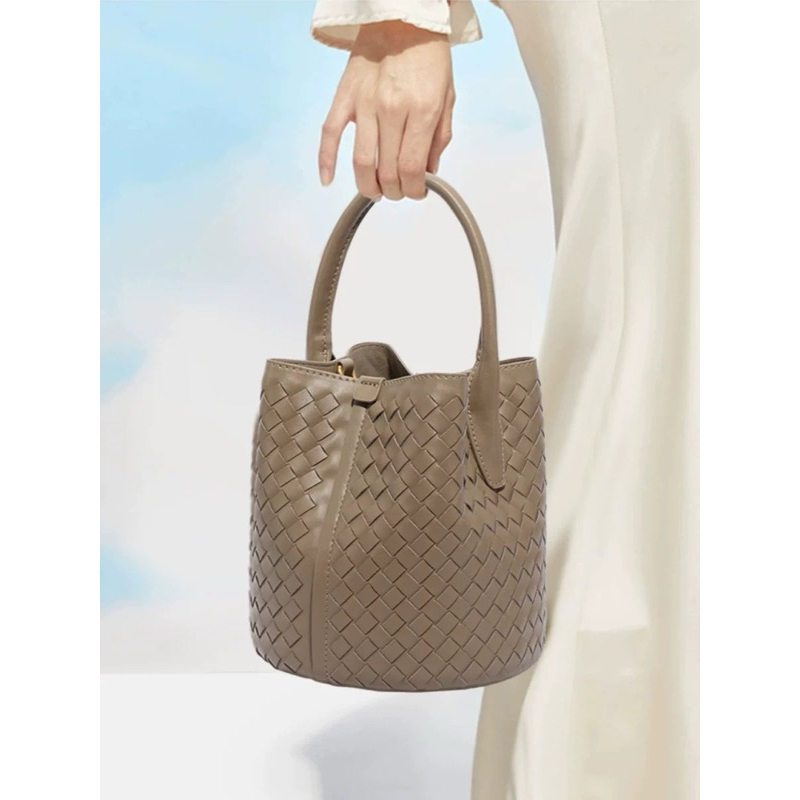 Woven Bucket Bags หนังสาน