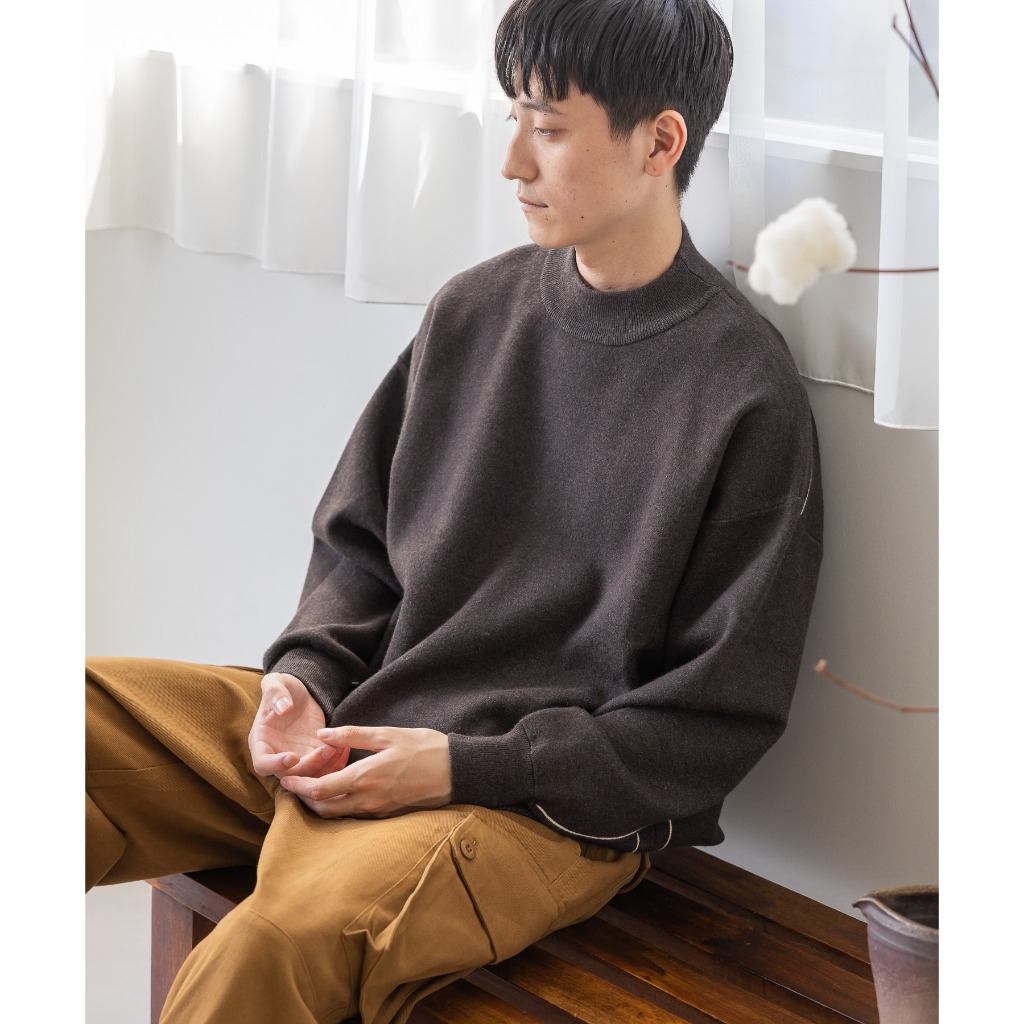 Smooth mock neck knit pullover