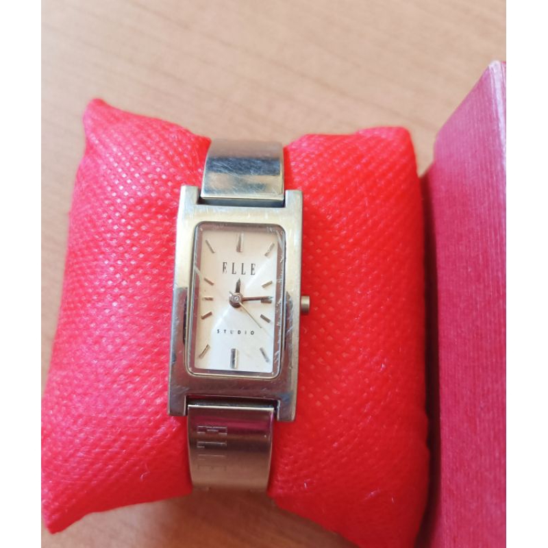 นาฬิกาแบรนด์เนมElleหน้าปัดสีเงินตัวเรือนสีเงินสายสแตนเลส ของแท้มือสองสภาพสวย