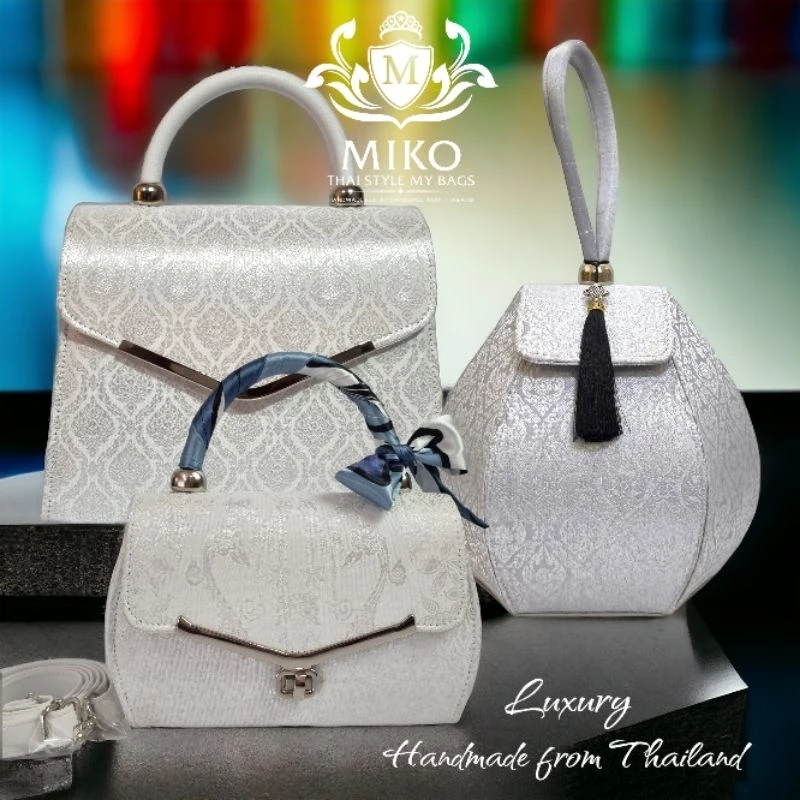 Miko กระเป๋าถือ สีบรอนซ์เงิน และสีออฟไวท์ สีขาว ผ้าไทย