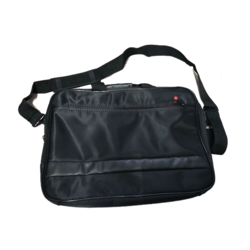 กระเป๋าโน๊ตบุ๊ค Lenovo สีดำ มีสายสะพาย สำหรับใส่โน๊ตบุ๊ค