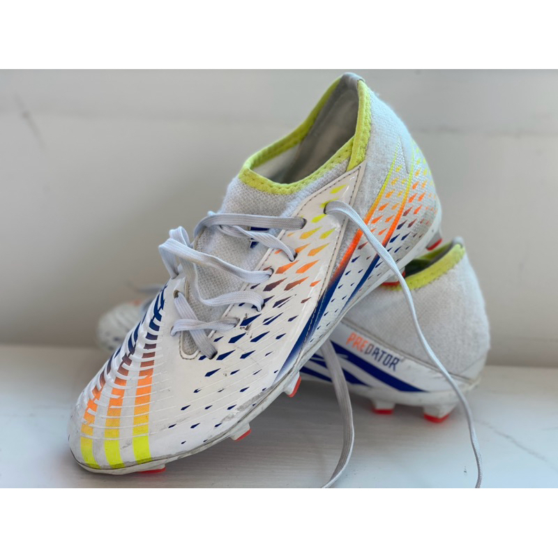 รองเท้าฟุตบอลเด็กมือสอง อายุ 6-9ขวบ ยี่ห้อ Adidas รุ่น PREDATOR สี White-Blue  size 2.5US, 2.5UK, 21