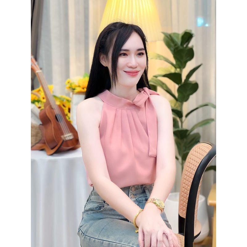 แฟชั่นคอจีบผูกโบว์คอ