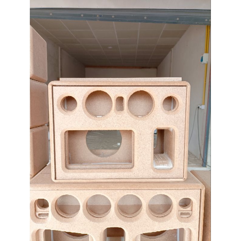 ตู้ลำโพงแบนพาส6.5นิ้วกลาง3"ช่องเพลท5*25