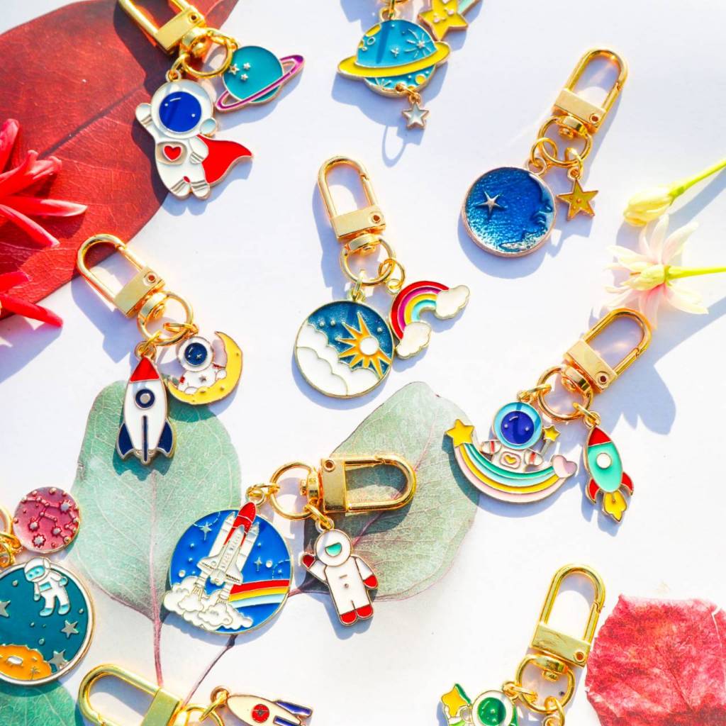 พวงกุญแจอวกาศ ห้อยจี้อวกาศ ห้อยจี้นักบิน จี้ดาว จรวด พร้อมส่ง 🇨🇷