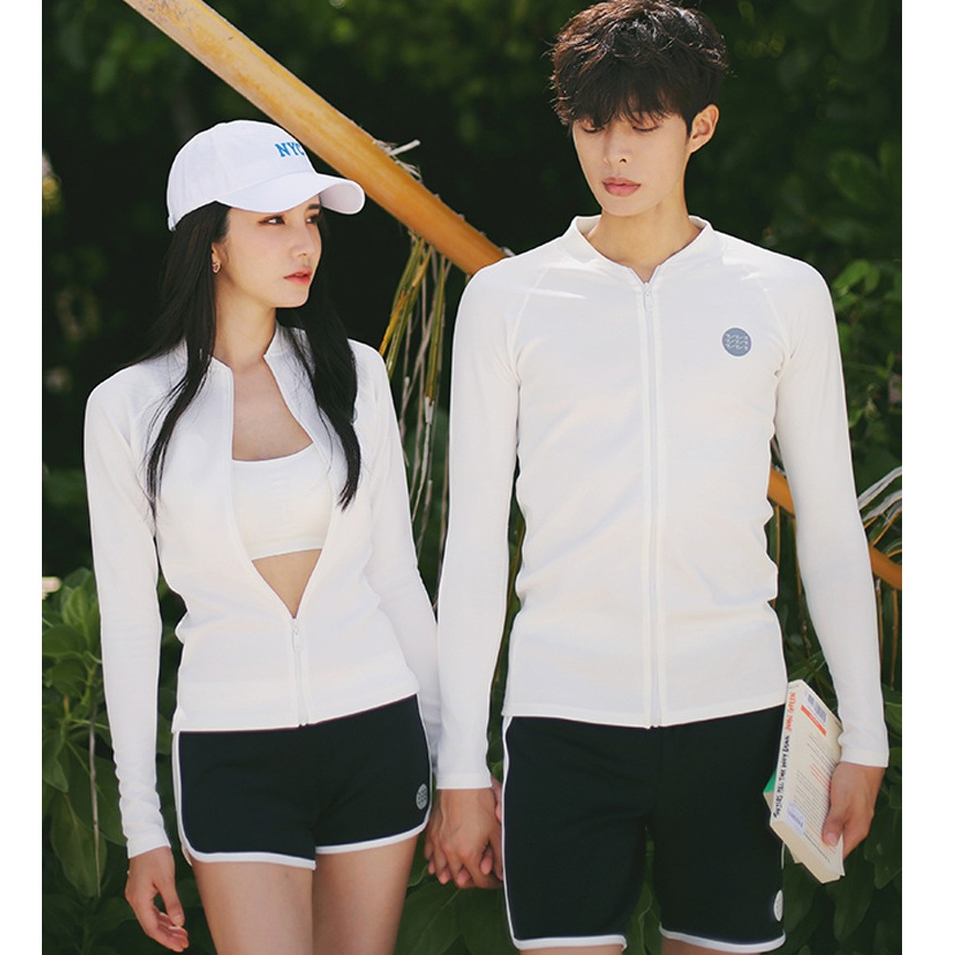 (ลดแรง ) ชุดว่ายน้ำคู่รัก แขนยาว พร้อมกางเกงขาสั้น ทรงUltraslim สีขาว มีซิปหน้า Rashguard ทรงใส่สบาย เก็บหุ่นสวย