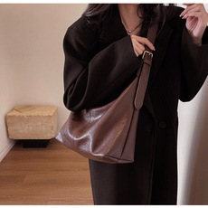 P291  ส่งจากไทย  กระเป๋าสะพายหนัง PU หนังเป็นลาย ขนาด ยาวสุด 15 นิ้ว