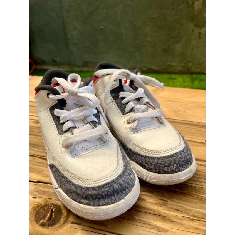 รองเท้าผ้าใบ Nike Jordan 3 Retro