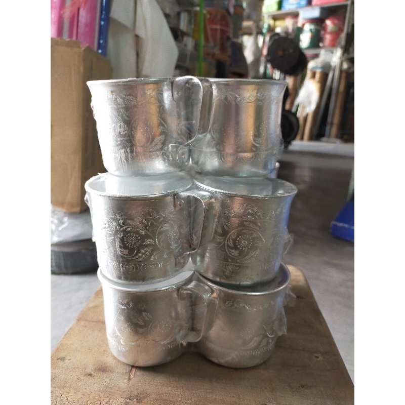 แก้วน้ำอลูมิเนียมลายไทยแบบโบราณมีหูจับ(ขอบม้วน)ขนาด7,8ซม.