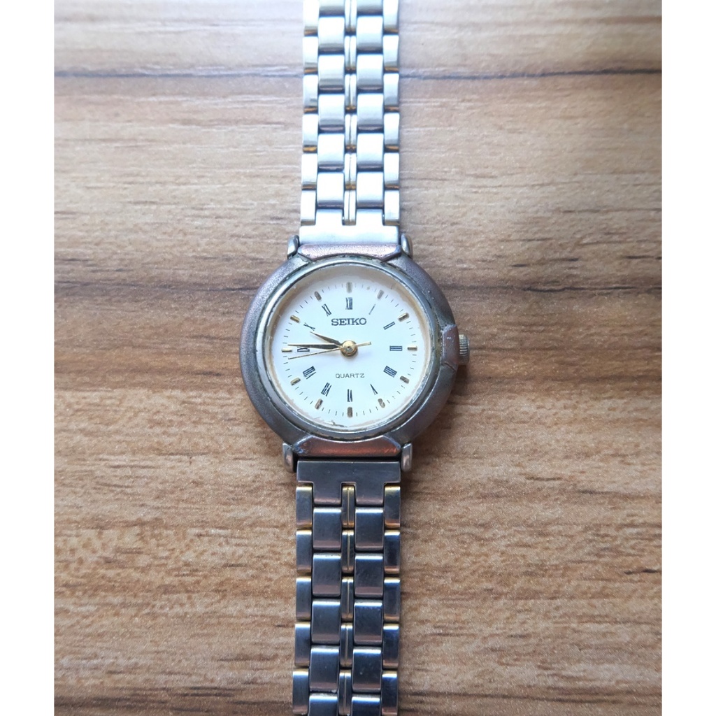 นาฬิกา Vintage Seiko Lady Watch Size 24mm สีเงิน มือสอง ของแท้