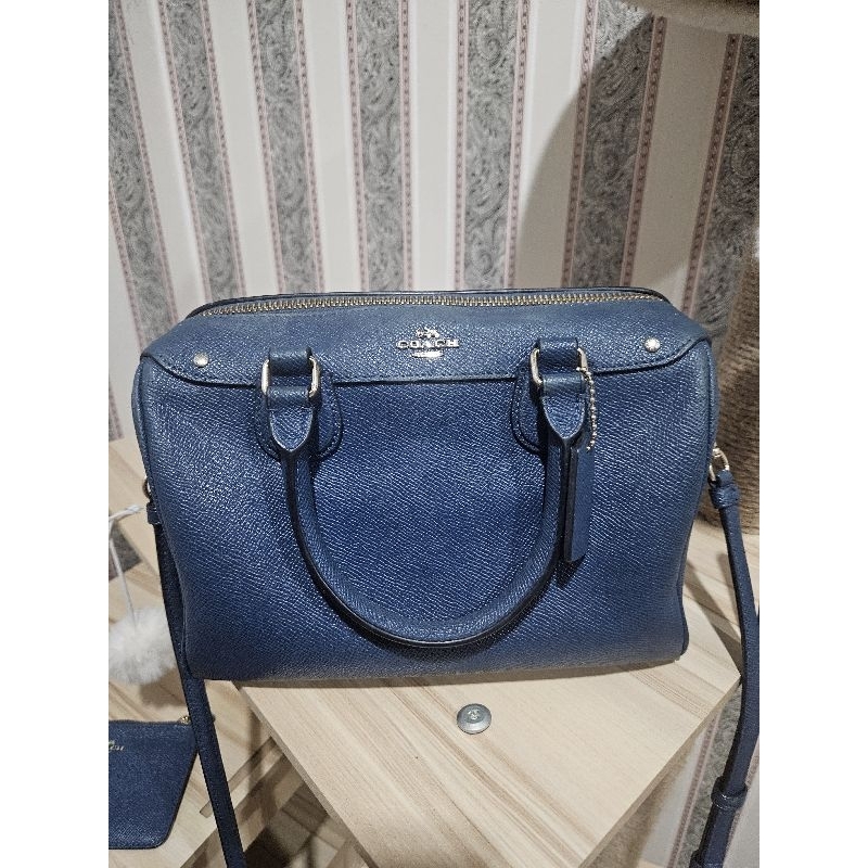 กระเป๋า coach ทรงหมอน สี navy blue มือสอง สภาพดี