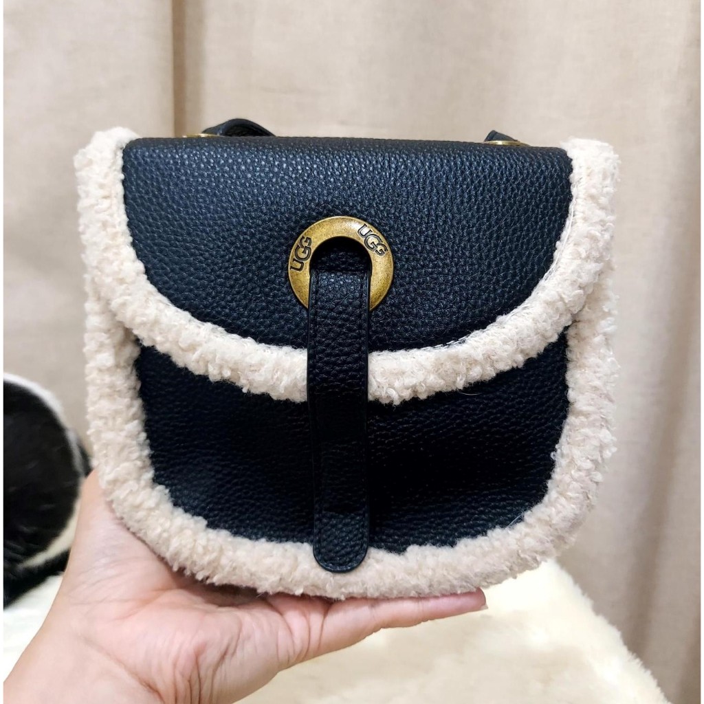 UGG Women's Heritage Leather Crossbody Bag กระเป๋าสะพายข้าง แบรนด์แท้