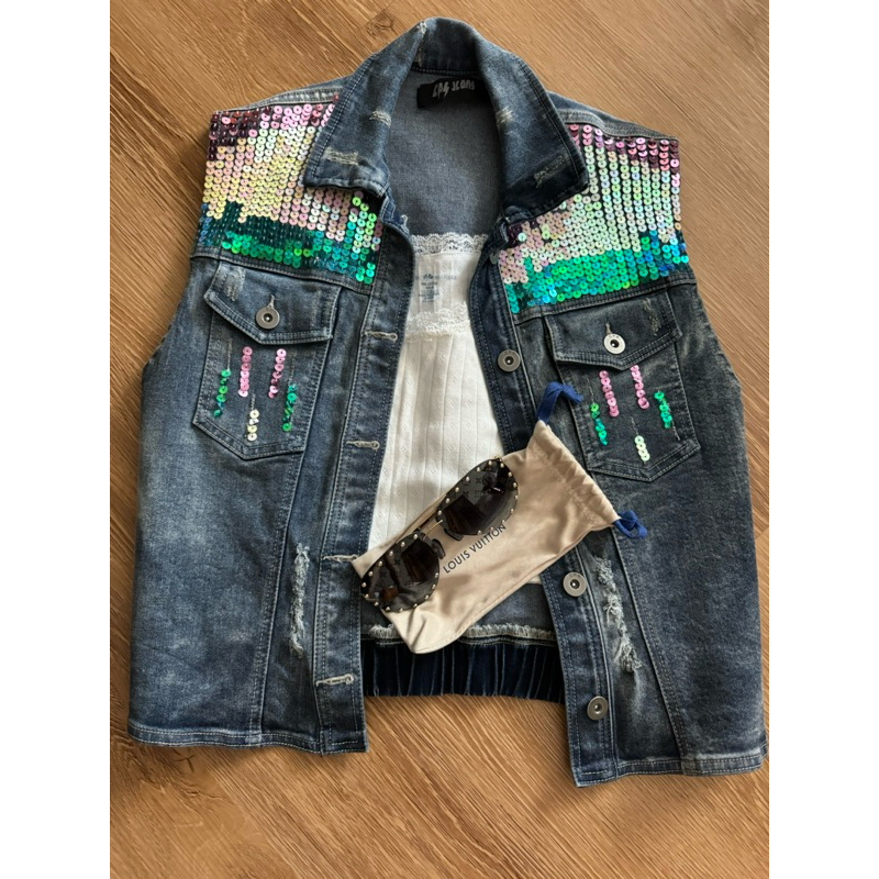 CPS jeans vast เสื้อกั๊กผ้ายีนส์ยืด จั้มเอวหลัง ตกแต่งเพชรวิ้งวิ้ง มือสองสภาพเนียนกริบ