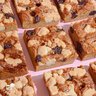 Strawberry Crumble Blondie ขนาด 3x3 นิ้ว | Oven Talk