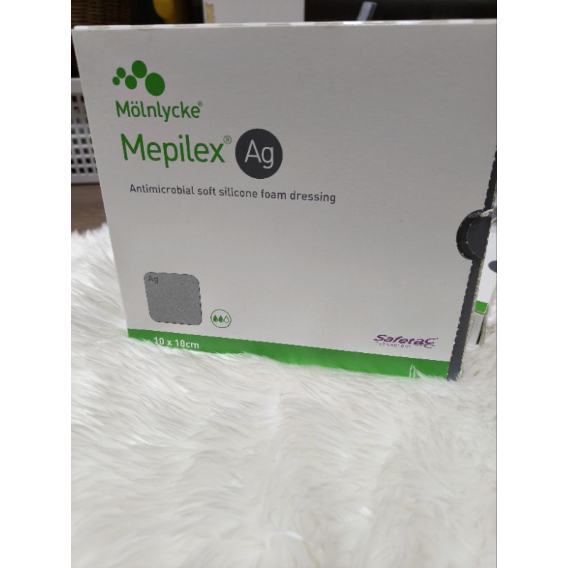 Mepilex Ag แผ่นปิดแผล ชนิดโฟมซิลิโคนอ่อนนุ่ม มีสารต้านจุลชีพ ขนาด 10×10cm./1แผ่น