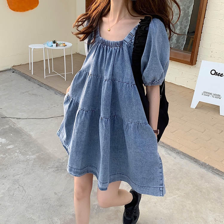 ชุดเดรสยีนส์ฟอก ดีเทลช่วงแขนจั๊มพองสวย คอกว้าง มีกระเป๋าข้างล้วงได้ ผ้ายีนส์แบบนิ่มใส่สบาย สไตล์มินิมอล