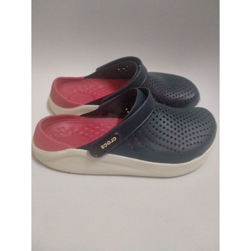Crocs ส่งต่อรองเท้ามือสอง