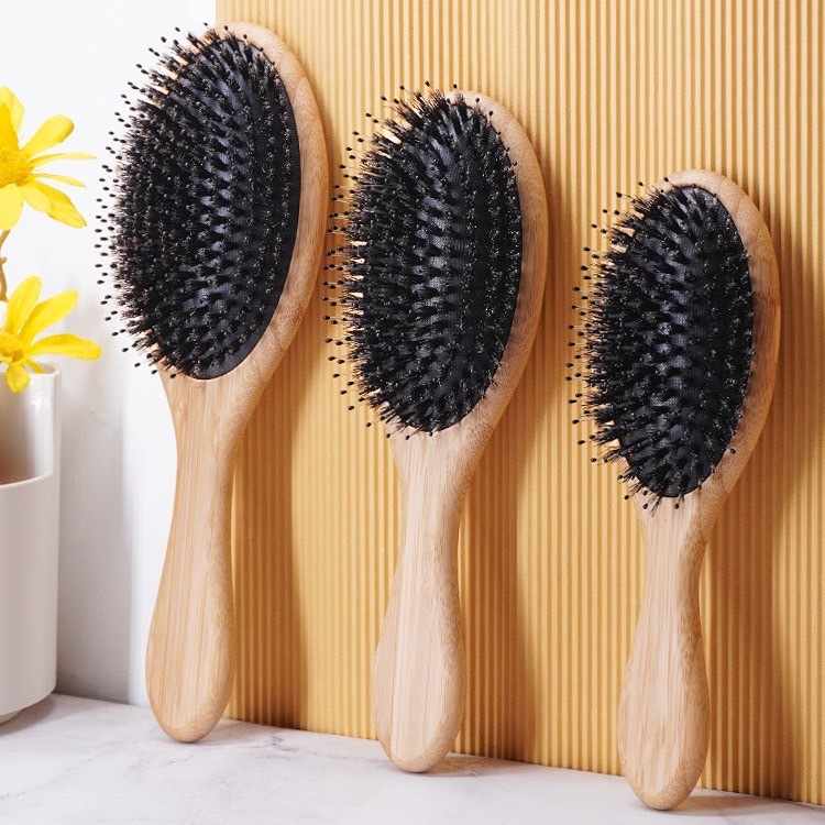 (พร้อมส่ง) หวีขนหมูป่า หวีขนหมูแท้ หวีผมเงางาม บำรุงหนังศรีษะ แก้ผมร่วง ด้ามจับไม้เมเปิ้ลเกรดพรีเมี่ยม