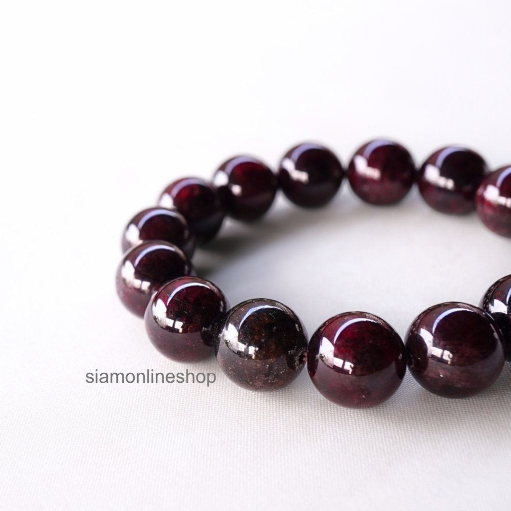 GARNET โกเมน จากพม่า ขนาด 12 มม. สร้อยข้อมือหินแท้ by siamonlineshop