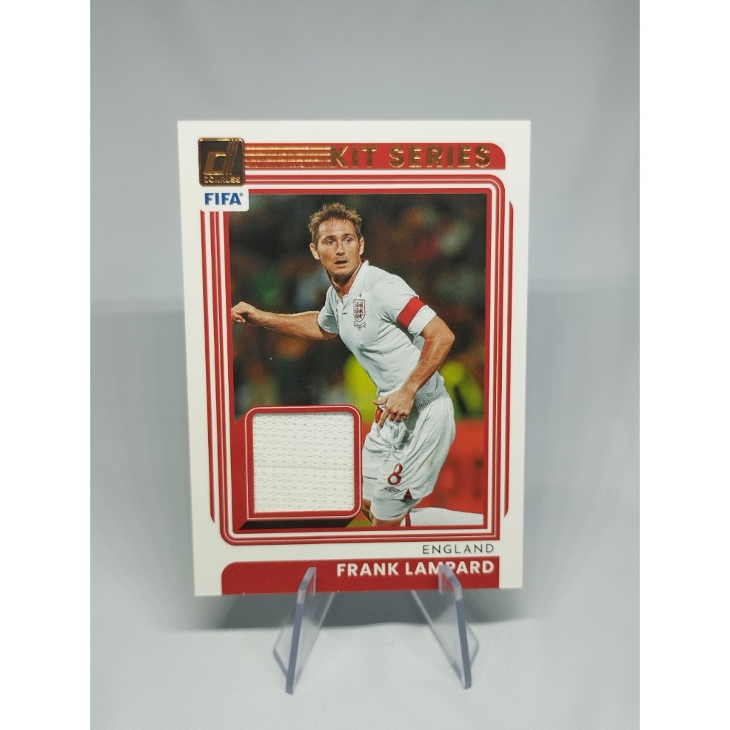 การ์ดชิ้นส่วนเสื้อนักฟุตบอล Panini Donruss Soccer Kit Series Patch England 2022-23