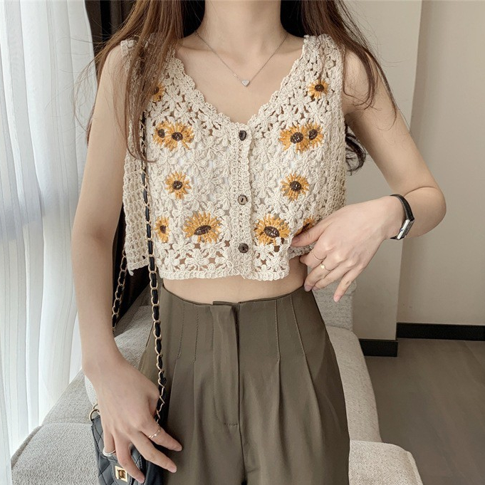 TA-53 เสื้อถักไหมพรม ลายดอกไม้ทานตะวัน ครอป แขนกุด แบบติดกระดุม สินค้าพร้อมส่ง