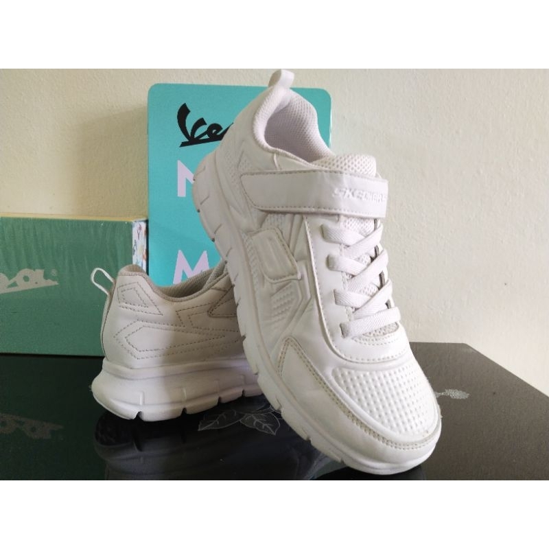 รองเท้าผ้าใบลำลอง Skechers สีขาว ไซส์ 36.5-37 ความยาว 22.5-23 งานสายสุขภาพ พื้นเต็ม ซอฟด้านในเดิม