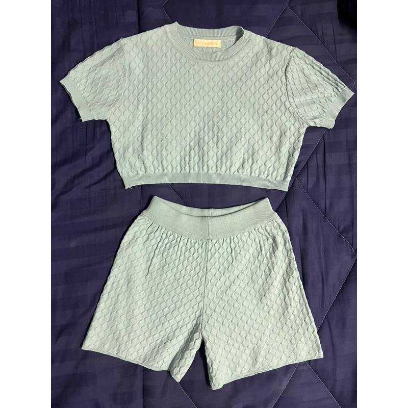 เซตไหมพรม เสื้อครอป กางเกงเอวยืดป้าย PHOMTHONG