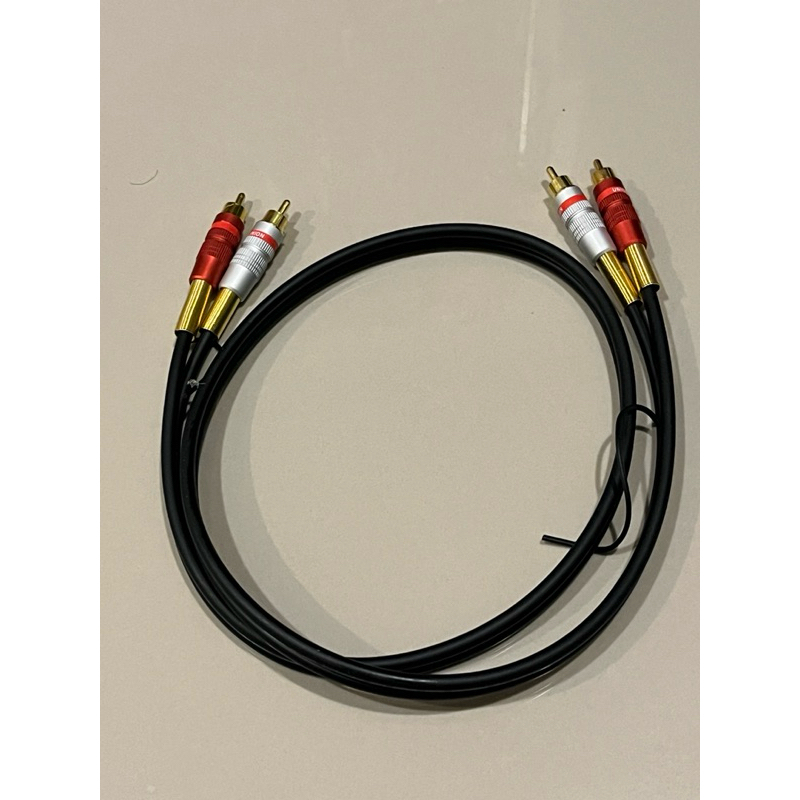 สายRCA-to-RCA2ออก2ทำจากสายชีลคู่ยี่ห้อDynacomหัวRCAเป็นเหล็ก