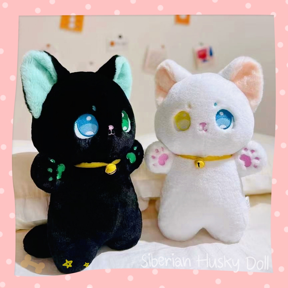 ตุ๊กตาแมว สีขาว สีดำ ขนฟู นุ่มๆ พร้อมปลอกคอ เป็นของขวัญ ที่น่ารัก และถูกใจ ทาสแมว