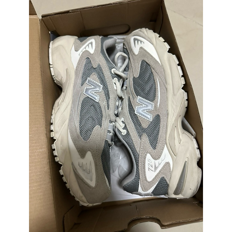 รองเท้า New balance 725🩶