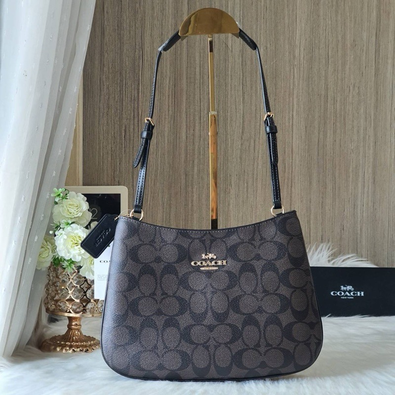 พร้อมส่งที่ไทยแท้ 100% รุ่นใหม่ CO953 PENELOPE SHOULDER BAG IN SIGNATURE CANVAS 10 1/2"