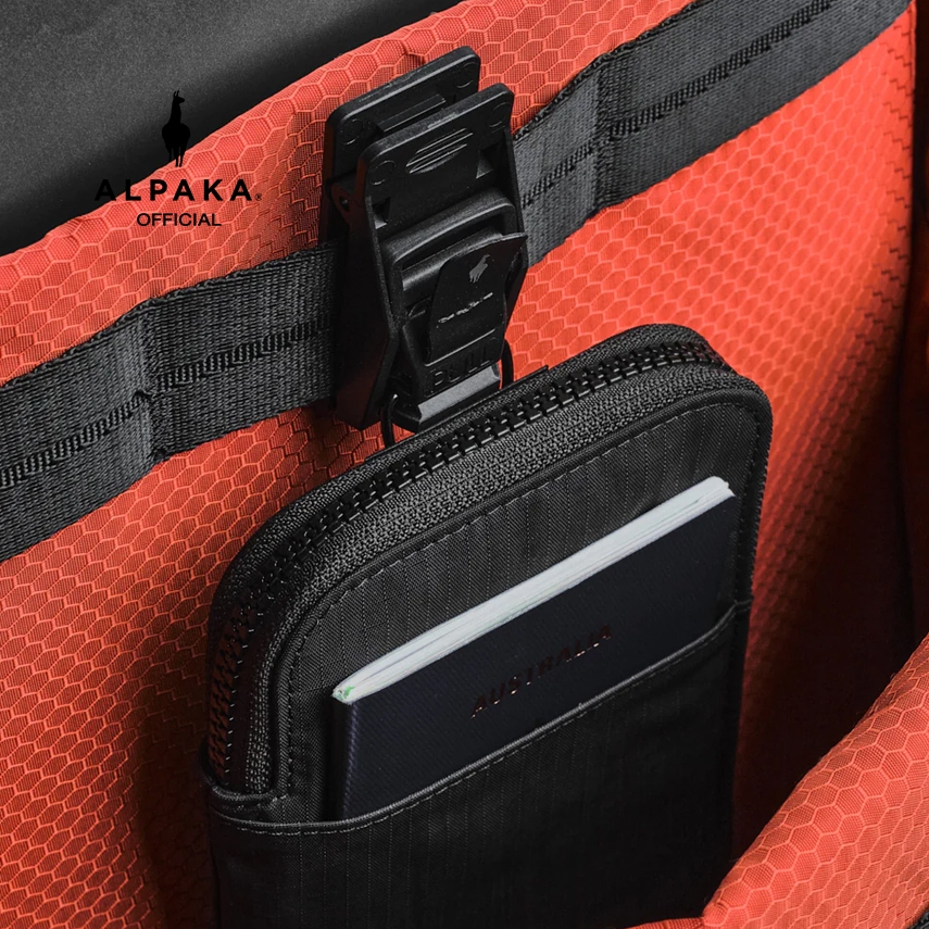 กระเป๋าสตางค์ Alpaka - Zip Travel Wallet