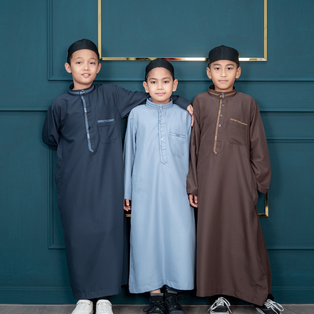 โต๊ปเด็กแขนยาว คอตั้ง แบรน ALHARAMAIN ทรงสวยใส่สบาย มีลายปักตรงสาบคอ (คละลายปัก) BA24 วาริสมุสลิม