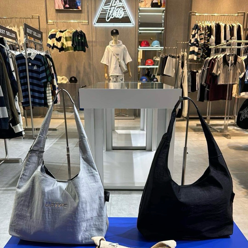 กระเป๋าสะพายไหล่ urthe