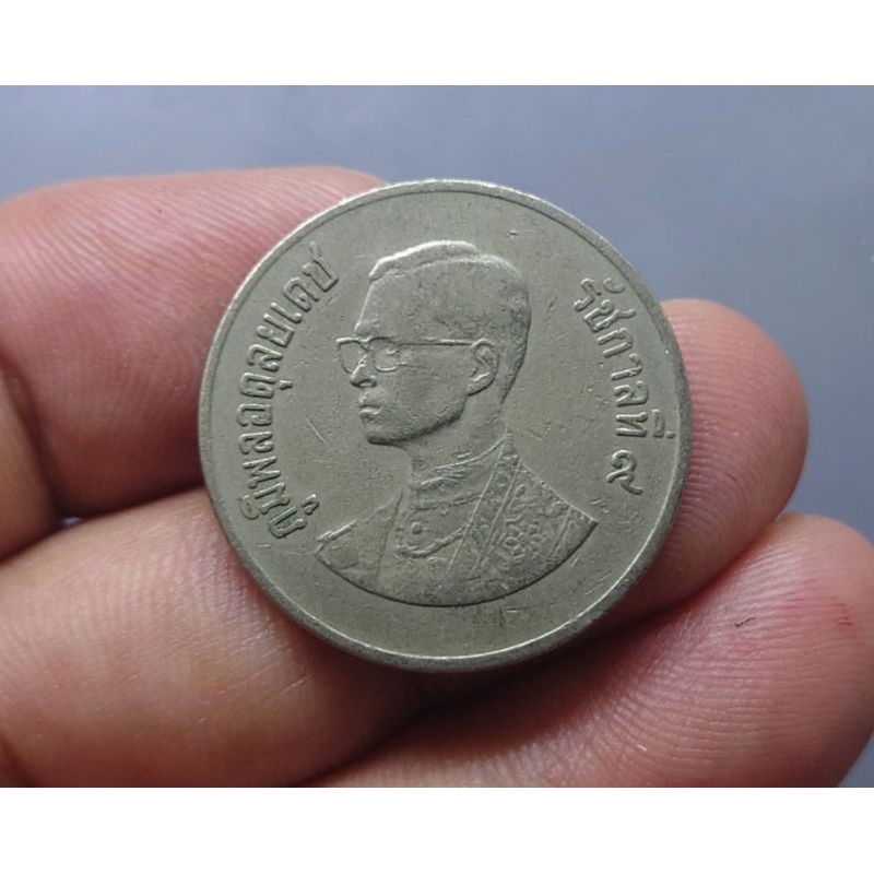 เหรียญ 1 บาท หมุนเวียน ร9 หลังวัดพระแก้ว ปี พศ.2525 พระเศียรเล็ก ร9 ตัวติดลำดับ 5 เหรียญหายาก ผ่านใช้ #ของสะสม