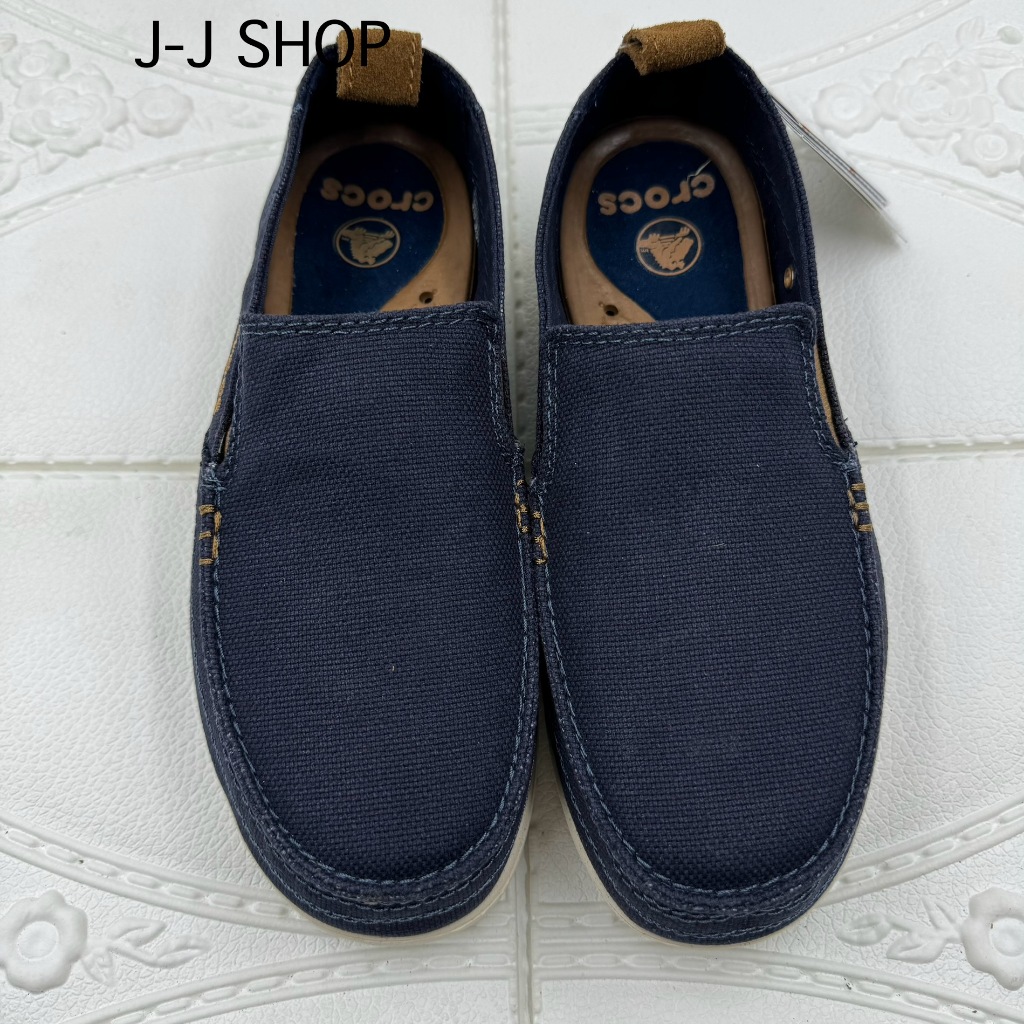รองเท้าผ้าใบ Crocsสำหรับผู้ชาย ผลิตจากผ้าคุณภาพดี พื้นนิ่มใส่สบายใส่ทน  รับรองสินค้าตรงปกตามรูป