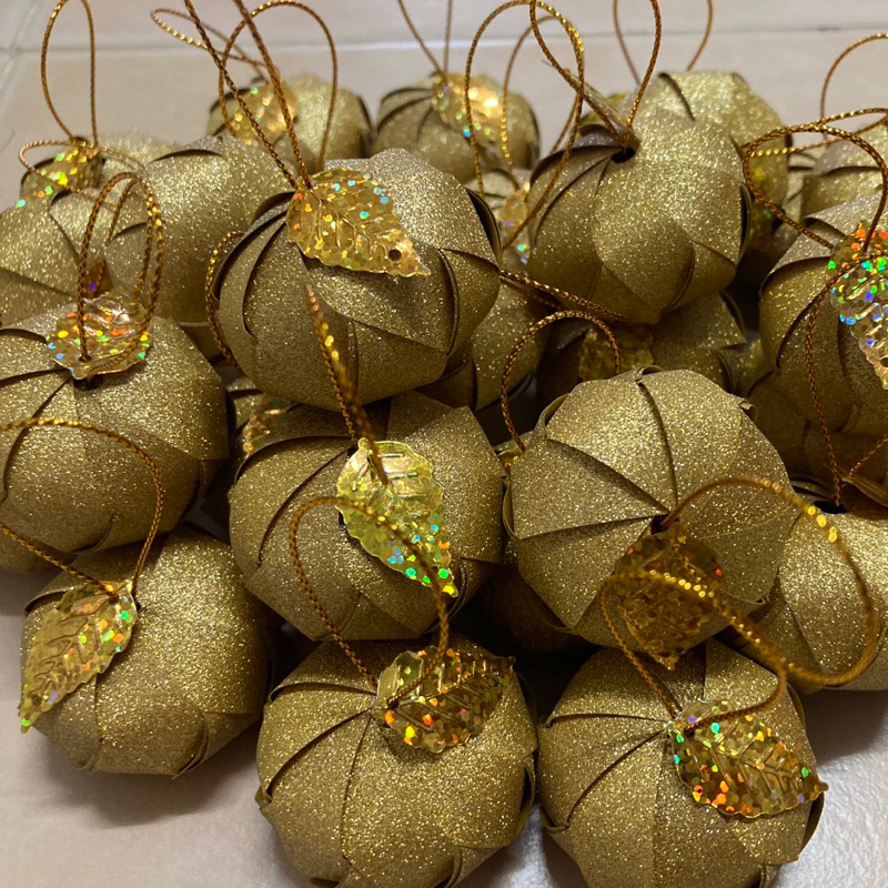 เหรียญโปรยทานส้มใส่ใบ 50 ตัวเปล่า งานกากเพชรสีเงินสีทองทั้งลูก
